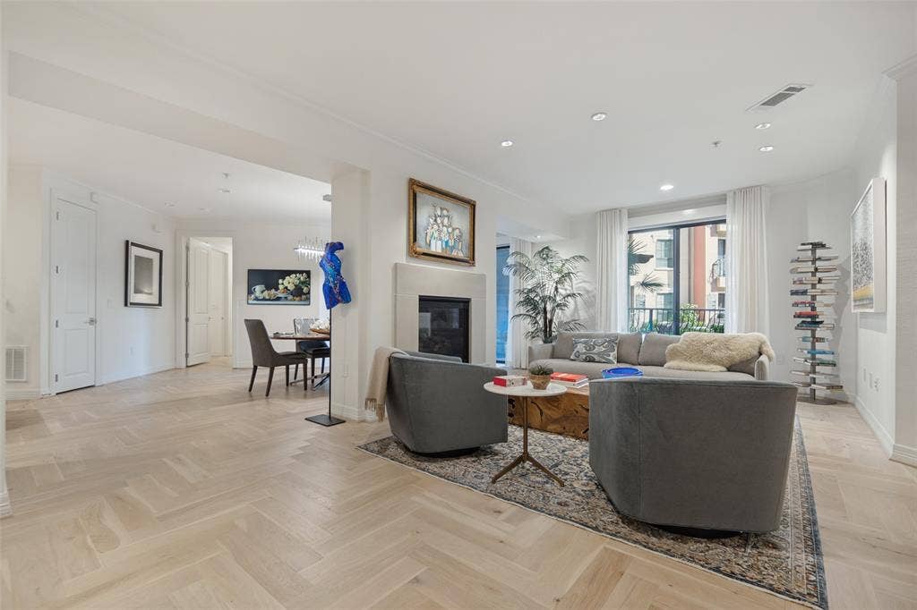 8616 Turtle Creek Boulevard, #214, Dallas, TX 75225