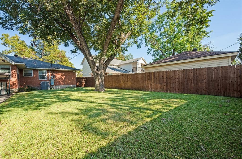 9307 Leaside Drive, Dallas, TX 75238 9307 Leaside Drive, Dallas, TX 75238