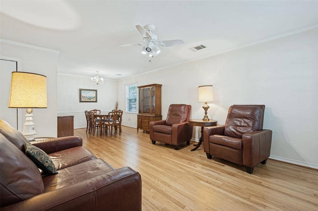 9307 Leaside Drive, Dallas, TX 75238 9307 Leaside Drive, Dallas, TX 75238
