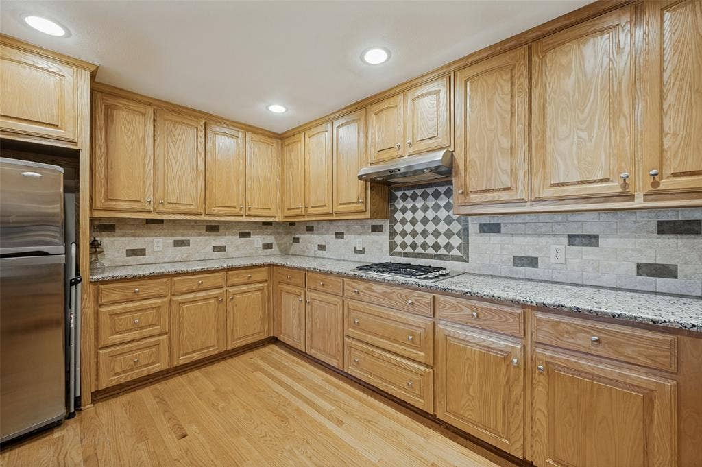 9307 Leaside Drive, Dallas, TX 75238 9307 Leaside Drive, Dallas, TX 75238
