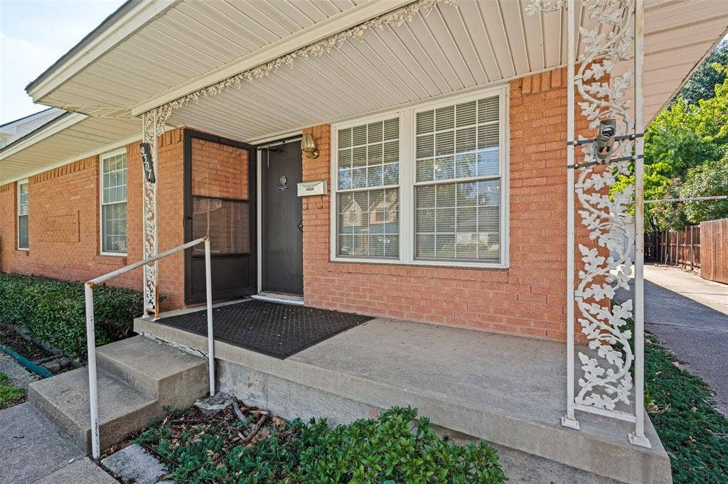 9307 Leaside Drive, Dallas, TX 75238 9307 Leaside Drive, Dallas, TX 75238