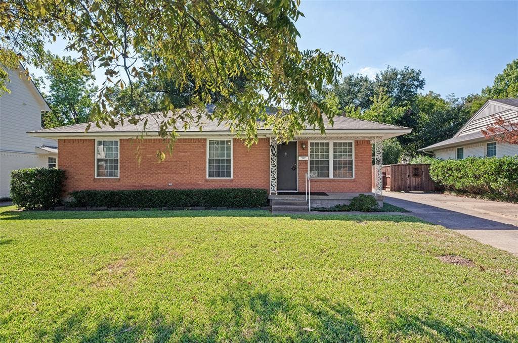 9307 Leaside Drive, Dallas, TX 75238 9307 Leaside Drive, Dallas, TX 75238