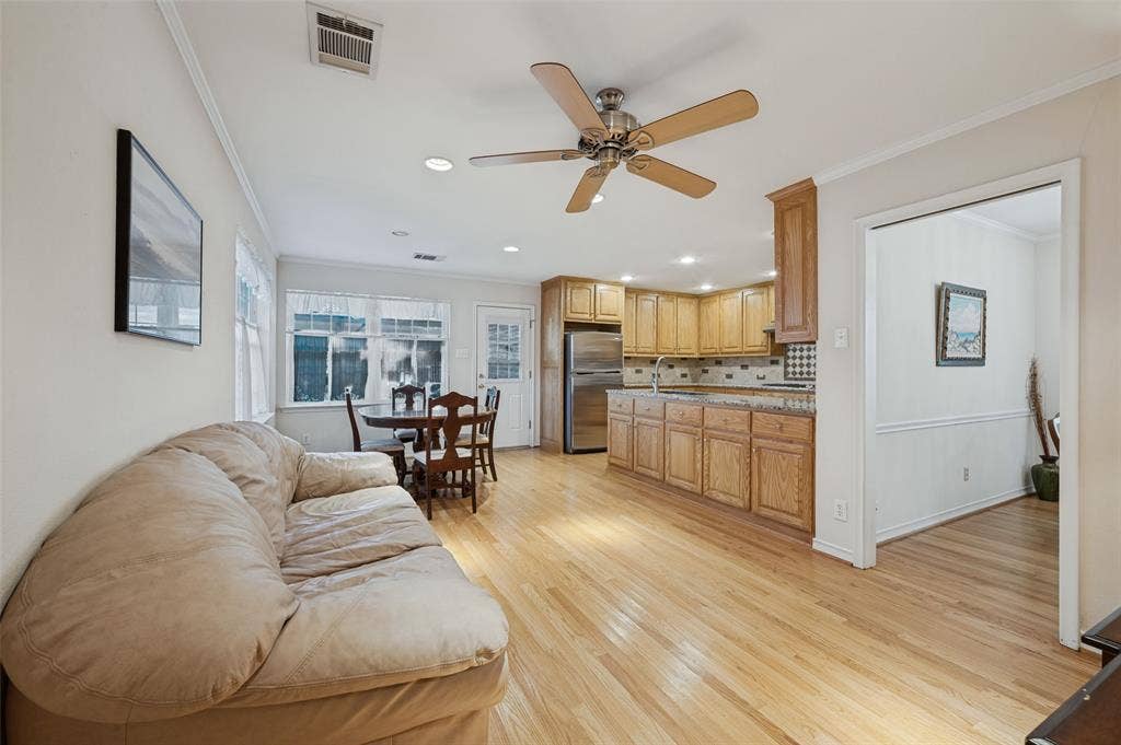 9307 Leaside Drive, Dallas, TX 75238 9307 Leaside Drive, Dallas, TX 75238
