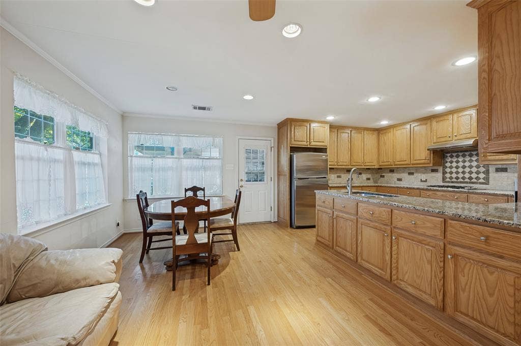 9307 Leaside Drive, Dallas, TX 75238 9307 Leaside Drive, Dallas, TX 75238