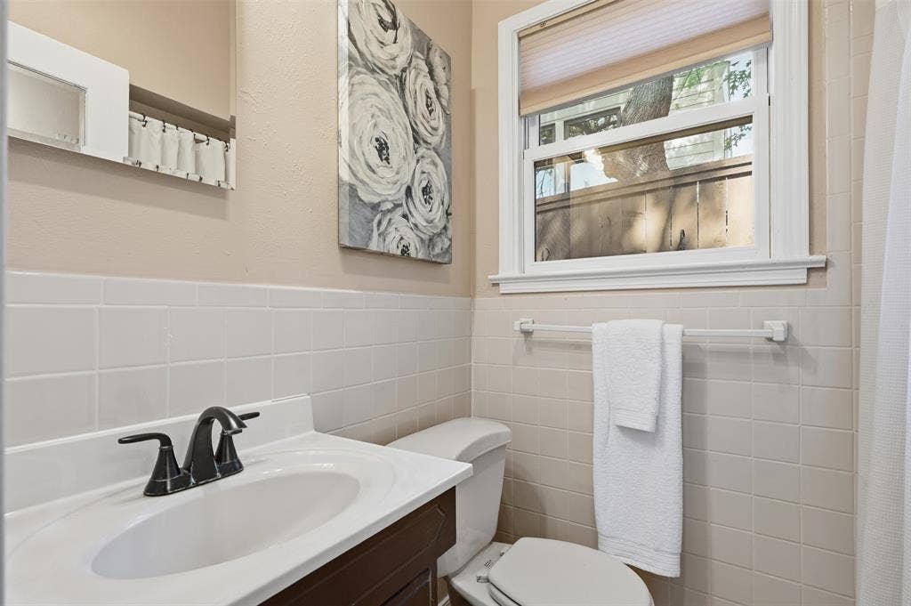 1138 N Edgefield Avenue, Dallas, TX 75208