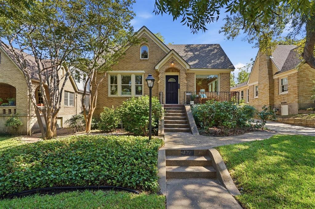 1138 N Edgefield Avenue, Dallas, TX 75208