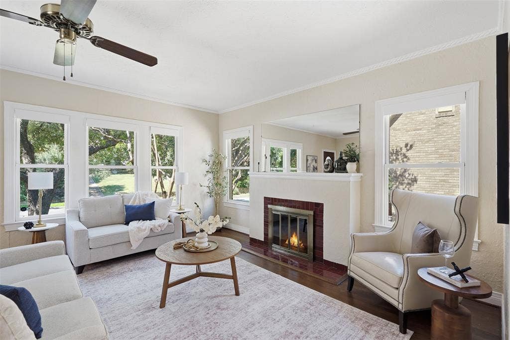 1138 N Edgefield Avenue, Dallas, TX 75208
