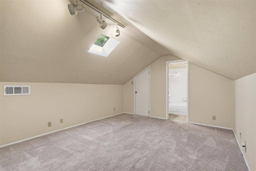 1138 N Edgefield Avenue, Dallas, TX 75208