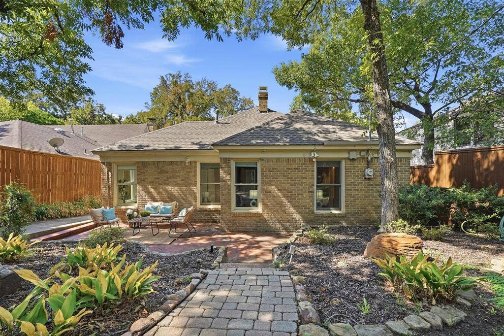 1138 N Edgefield Avenue, Dallas, TX 75208