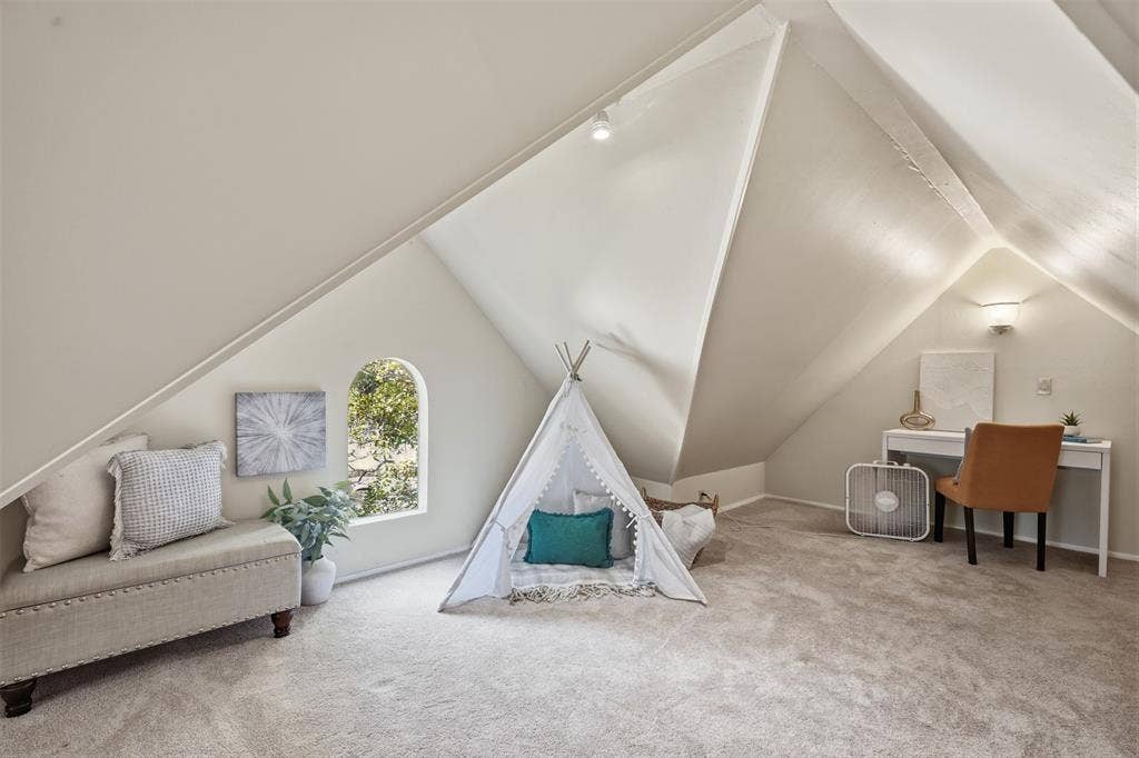 1138 N Edgefield Avenue, Dallas, TX 75208