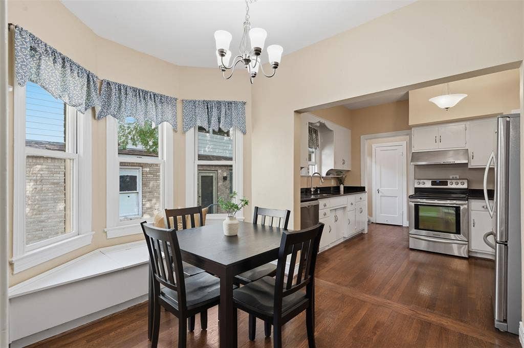 1138 N Edgefield Avenue, Dallas, TX 75208