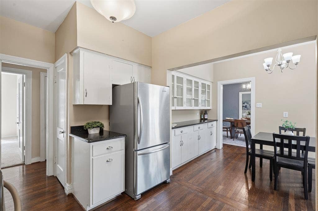 1138 N Edgefield Avenue, Dallas, TX 75208