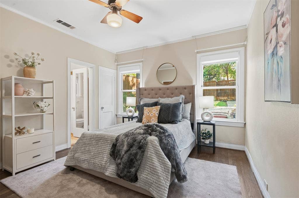 1138 N Edgefield Avenue, Dallas, TX 75208