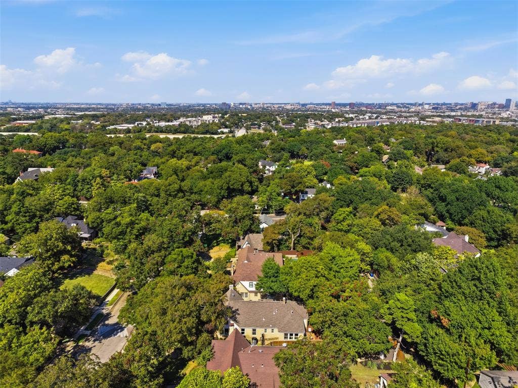 1138 N Edgefield Avenue, Dallas, TX 75208