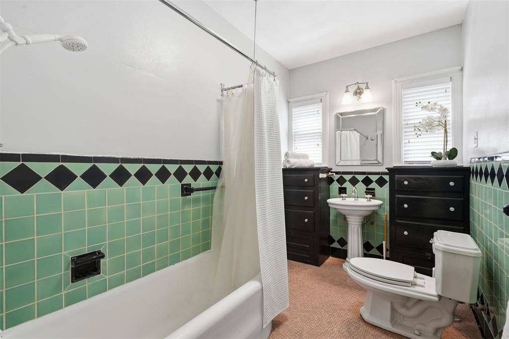 1138 N Edgefield Avenue, Dallas, TX 75208