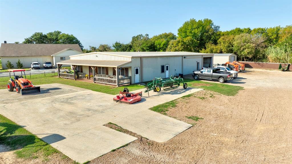1212 S Washington Street, Pilot Point, TX 76258