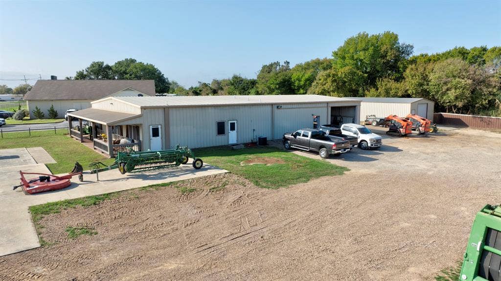 1212 S Washington Street, Pilot Point, TX 76258
