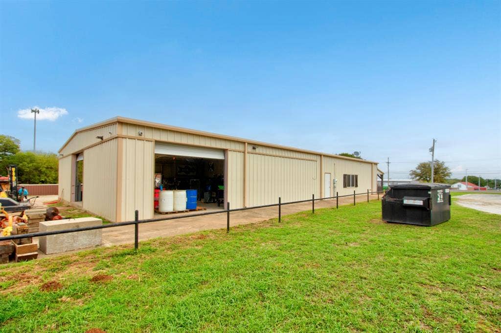 1212 S Washington Street, Pilot Point, TX 76258