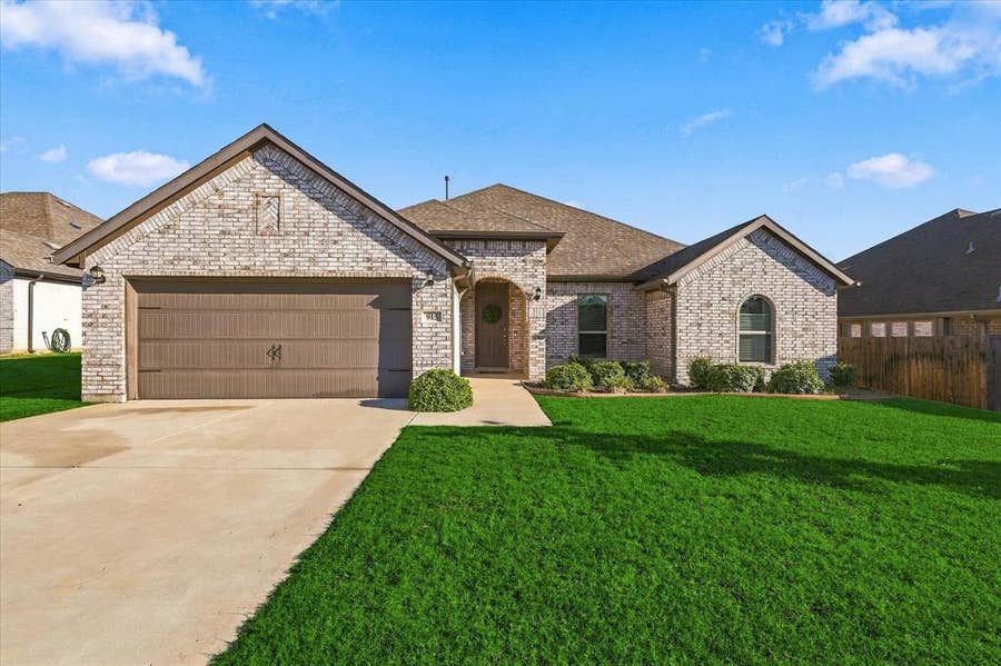 Property photo for 915 Timber Ridge Drive, Justin, TX