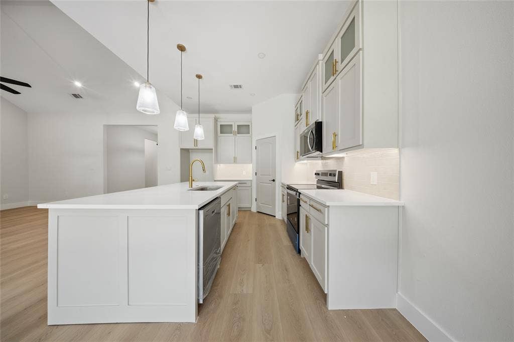 10011 Lansdowne Drive, Dallas, TX 75217 10011 Lansdowne Drive, Dallas, TX 75217