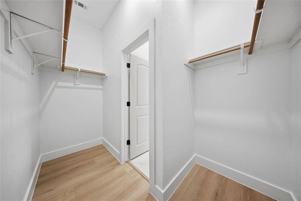10011 Lansdowne Drive, Dallas, TX 75217 Primary Closet