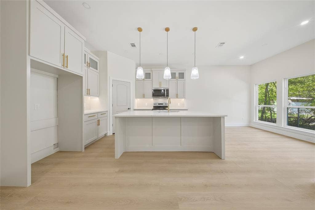10011 Lansdowne Drive, Dallas, TX 75217 10011 Lansdowne Drive, Dallas, TX 75217