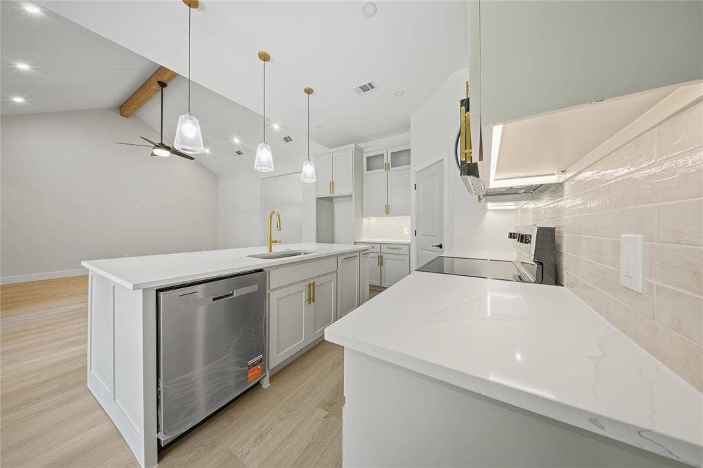 10011 Lansdowne Drive, Dallas, TX 75217 10011 Lansdowne Drive, Dallas, TX 75217