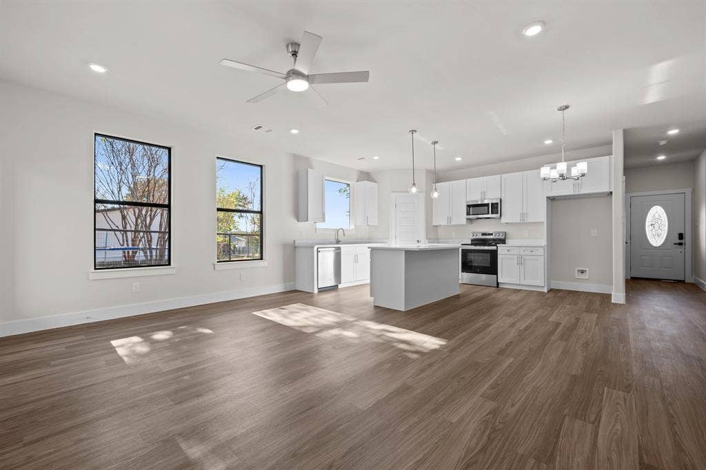 933 Nacogdoches River Drive, Granbury, TX 76048