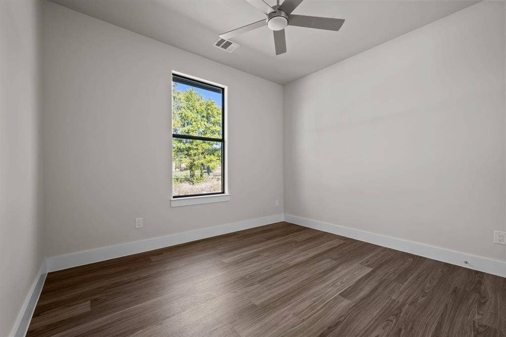933 Nacogdoches River Drive, Granbury, TX 76048
