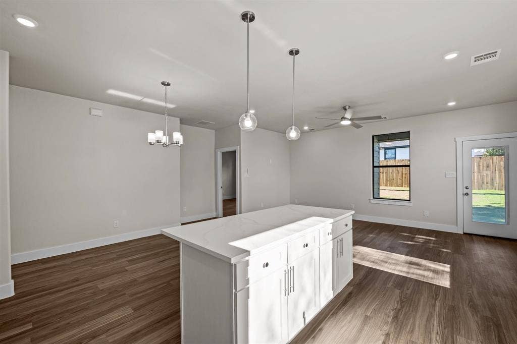 933 Nacogdoches River Drive, Granbury, TX 76048