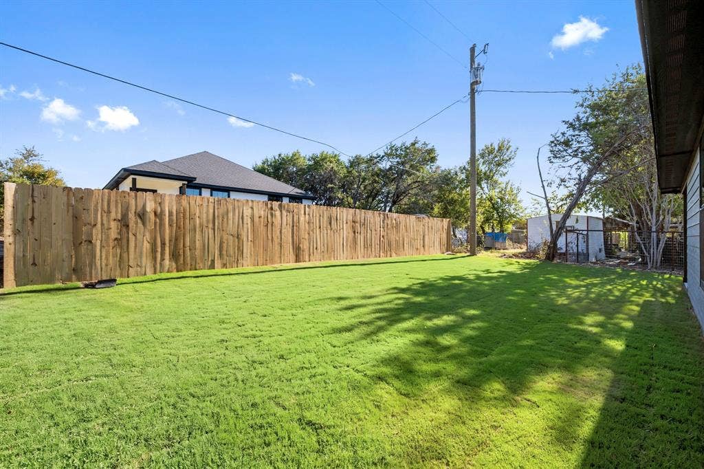 933 Nacogdoches River Drive, Granbury, TX 76048