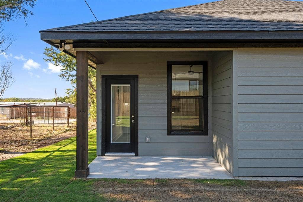 933 Nacogdoches River Drive, Granbury, TX 76048