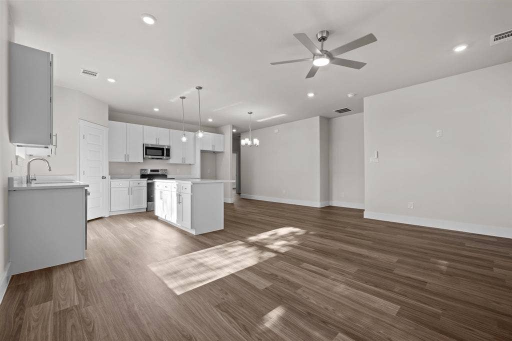 933 Nacogdoches River Drive, Granbury, TX 76048