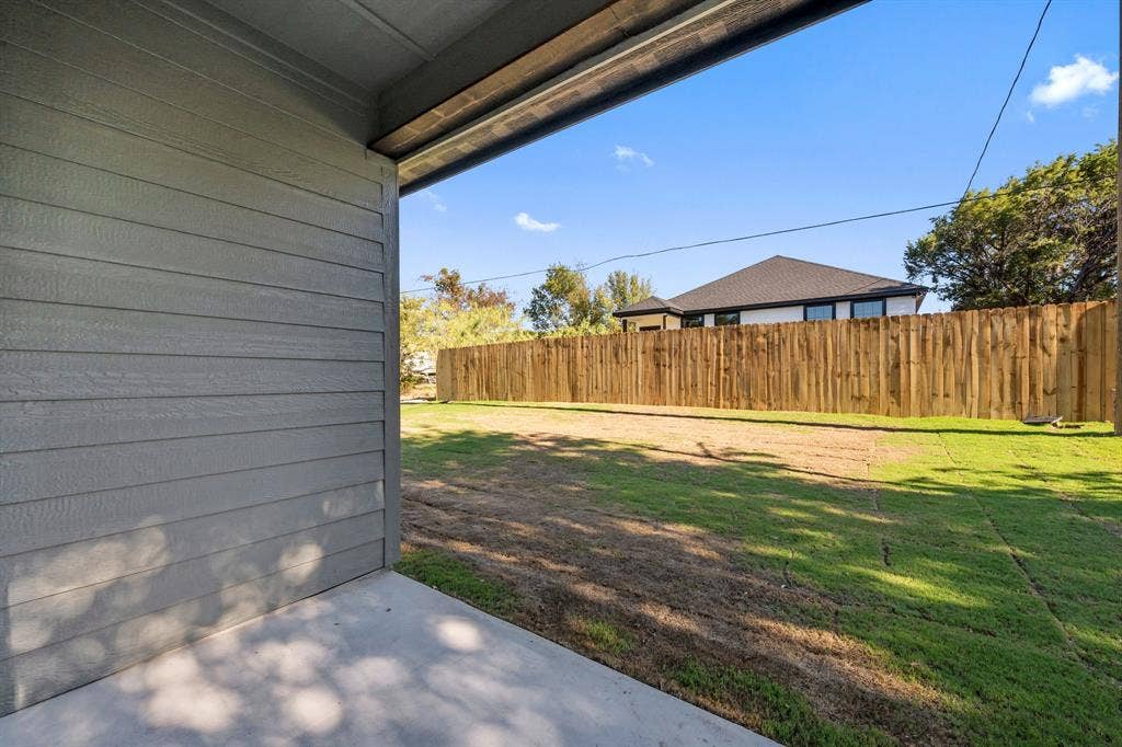 933 Nacogdoches River Drive, Granbury, TX 76048