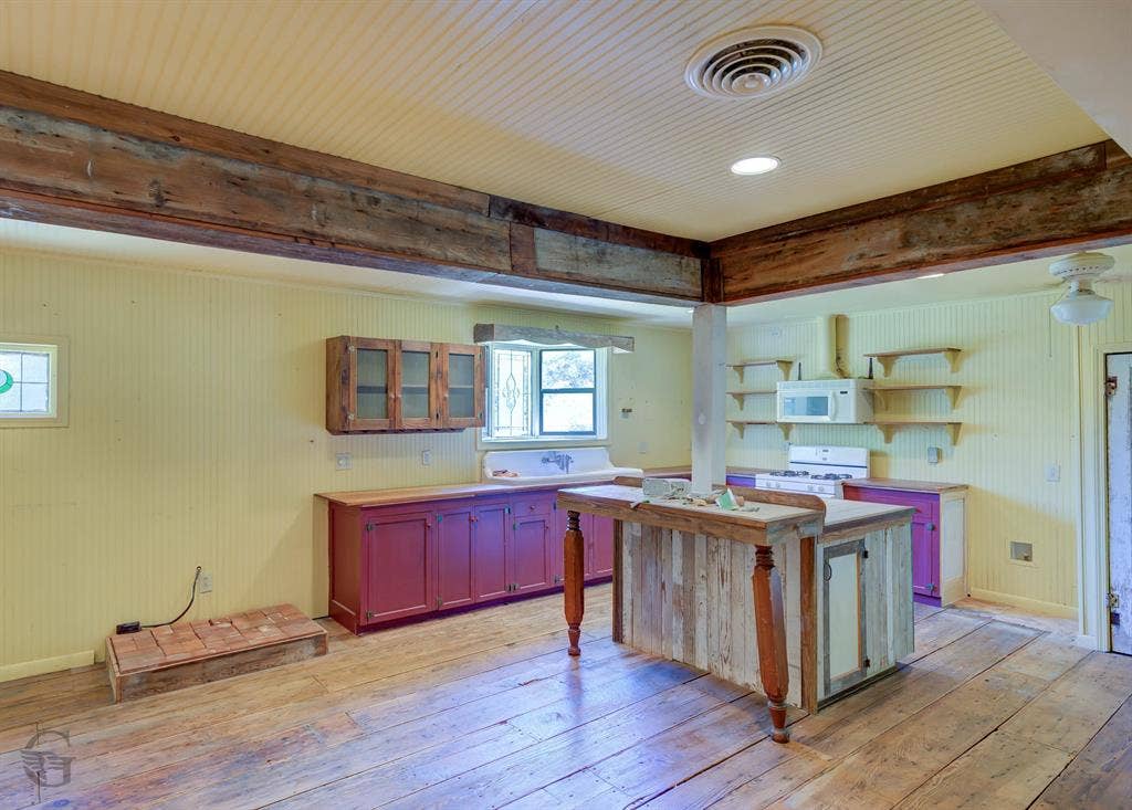 10375 Bonanza Trail, Keithville, LA 71047
