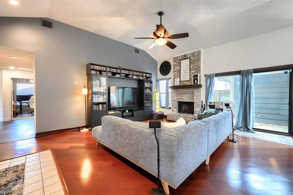 322 Allegheny Trail Lane, Garland, TX 75043 322 Allegheny Trail Lane, Garland, TX 75043