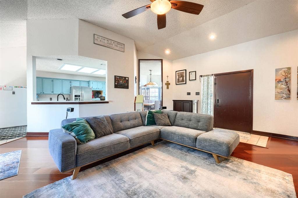 322 Allegheny Trail Lane, Garland, TX 75043 322 Allegheny Trail Lane, Garland, TX 75043