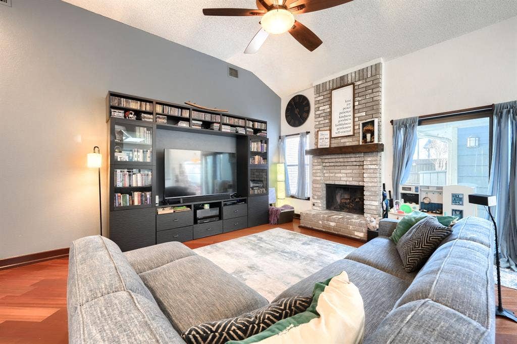 322 Allegheny Trail Lane, Garland, TX 75043 322 Allegheny Trail Lane, Garland, TX 75043