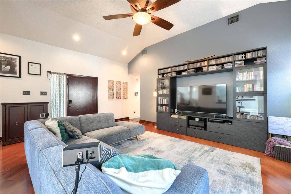 322 Allegheny Trail Lane, Garland, TX 75043 322 Allegheny Trail Lane, Garland, TX 75043