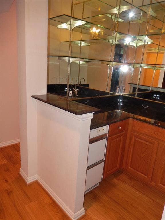 5414 Deer Brook Road, Garland, TX 75044 wet bar