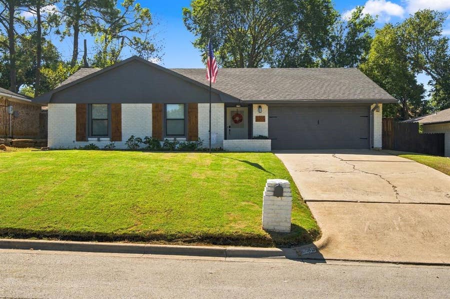 Property photo for 2205 Sierra Drive, Grapevine, TX