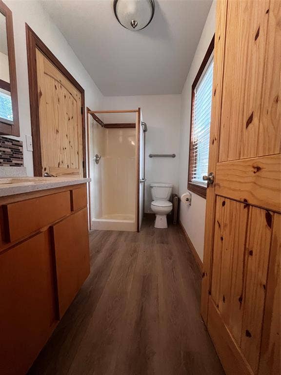 9460 Amy Drive, Hawk Cove, TX 75474 Full bathroom, access from bedroom and kitchen area.