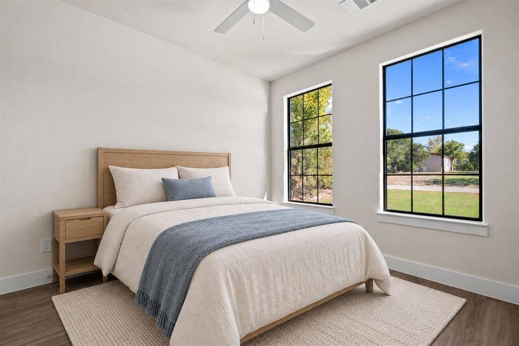 932 Bosque River Drive, Granbury, TX 76048