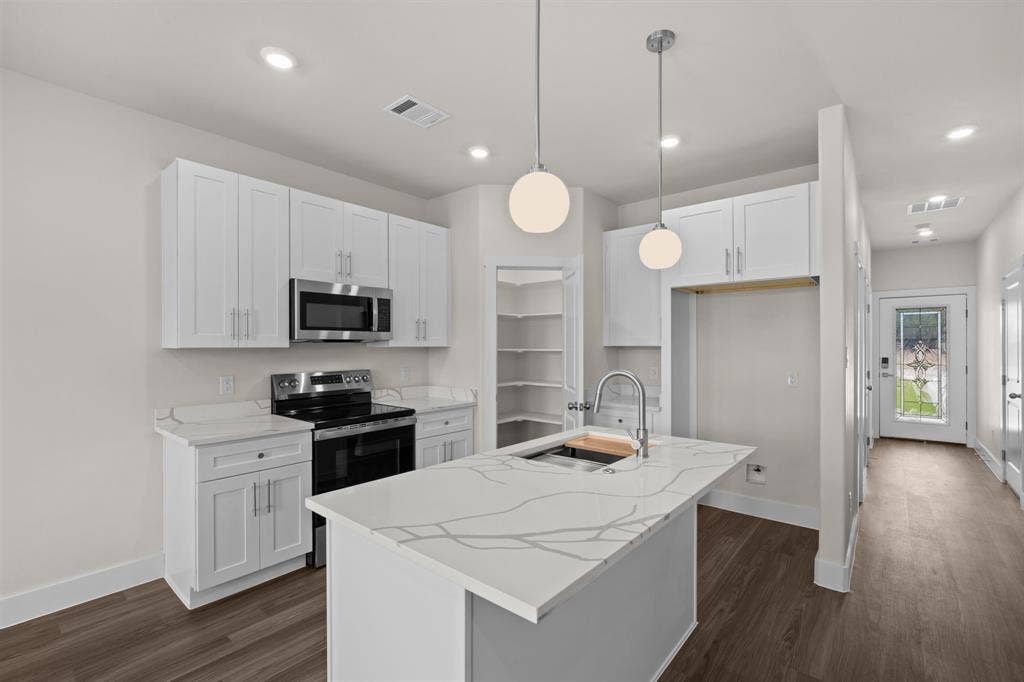 932 Bosque River Drive, Granbury, TX 76048