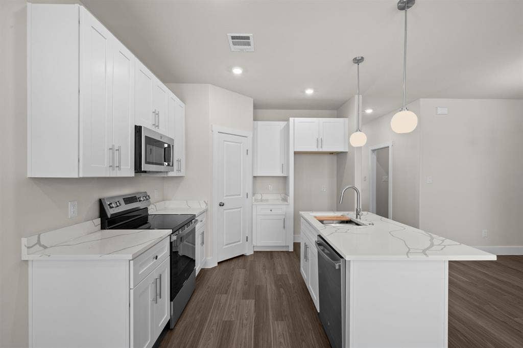 932 Bosque River Drive, Granbury, TX 76048