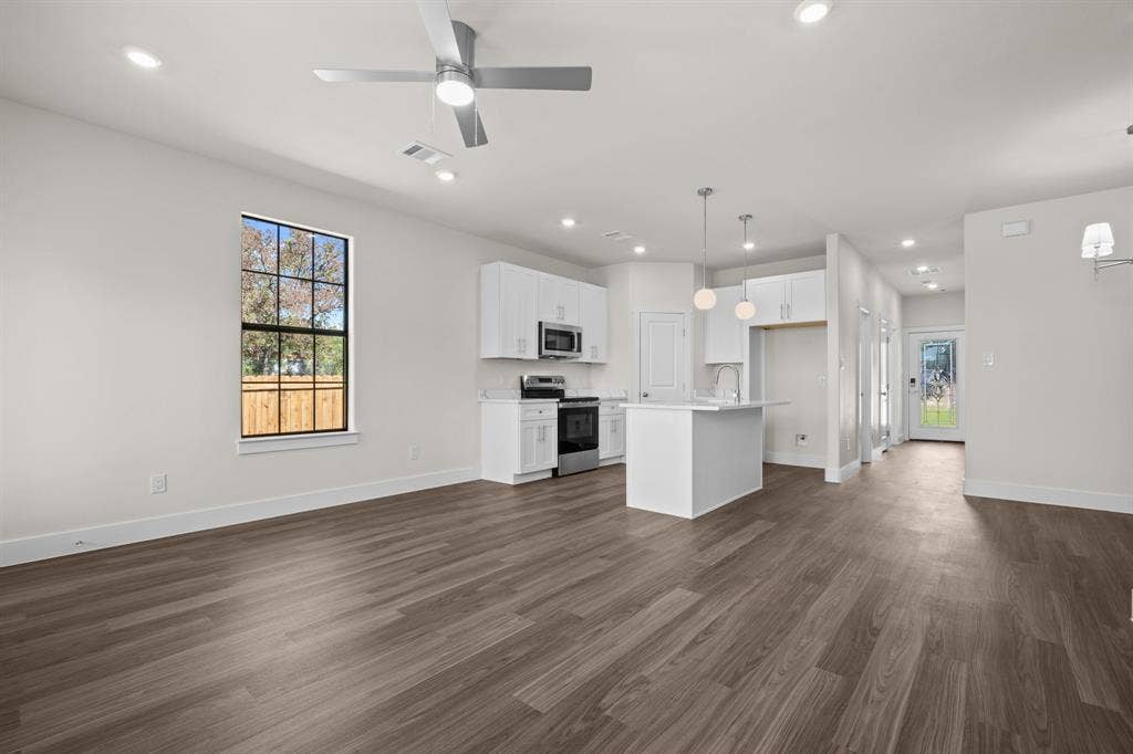 932 Bosque River Drive, Granbury, TX 76048