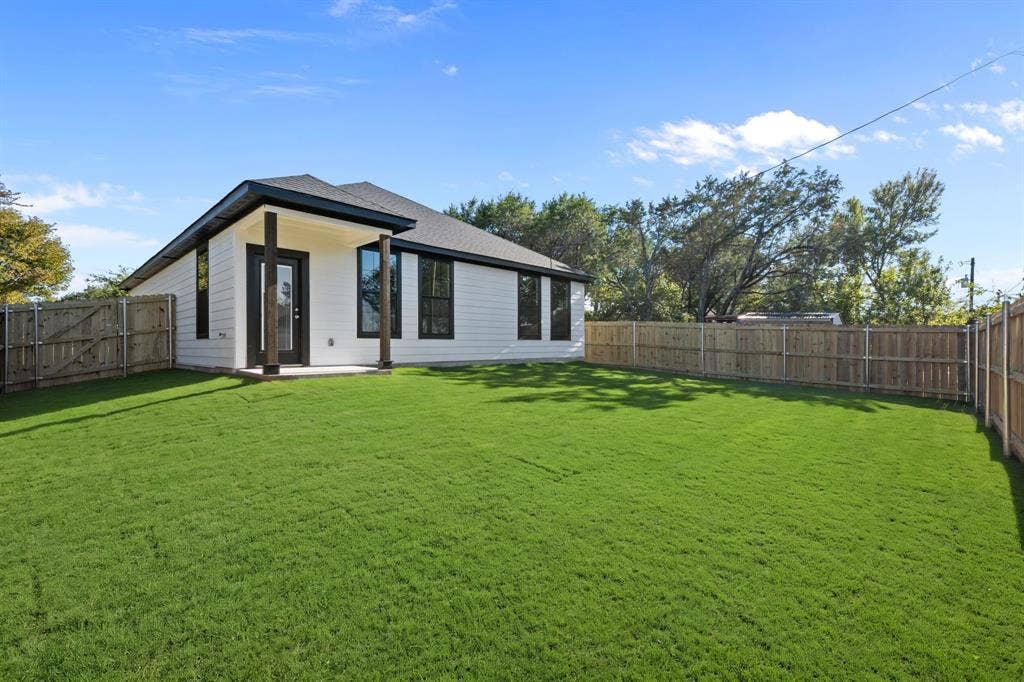 932 Bosque River Drive, Granbury, TX 76048