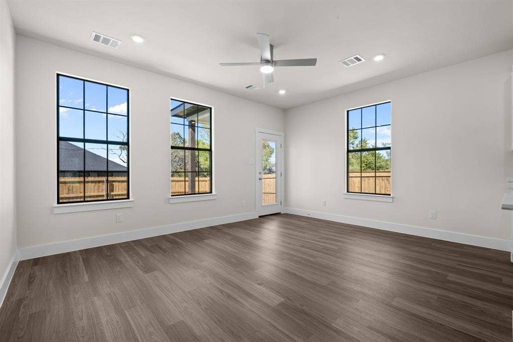 932 Bosque River Drive, Granbury, TX 76048