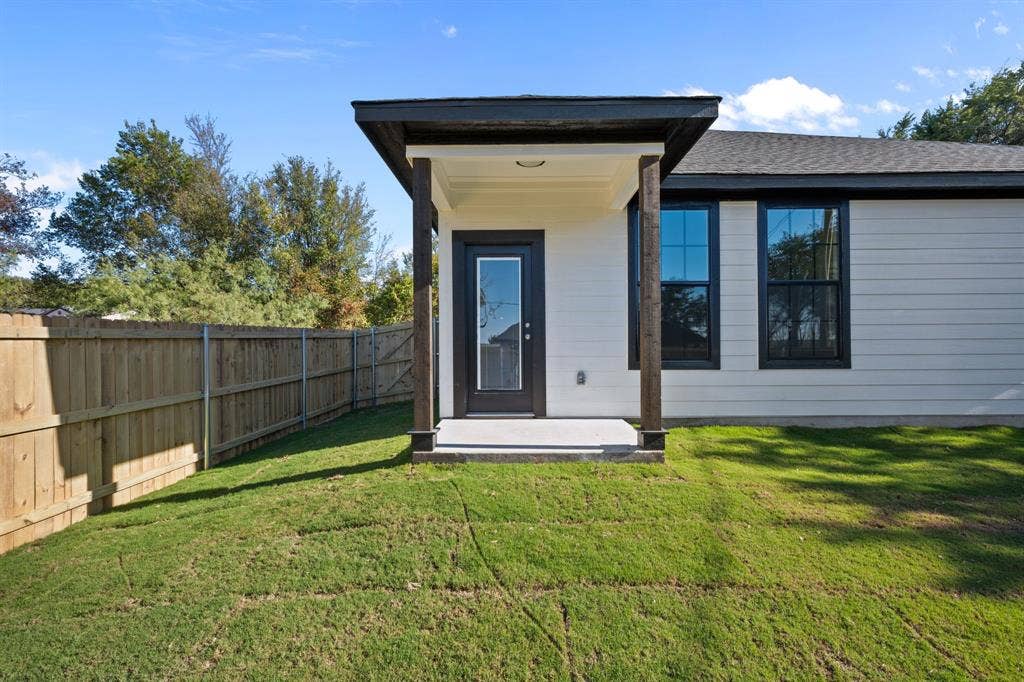 932 Bosque River Drive, Granbury, TX 76048