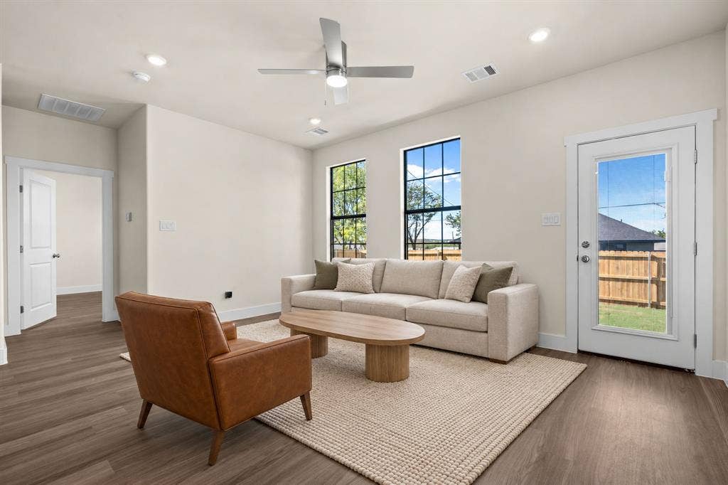 932 Bosque River Drive, Granbury, TX 76048